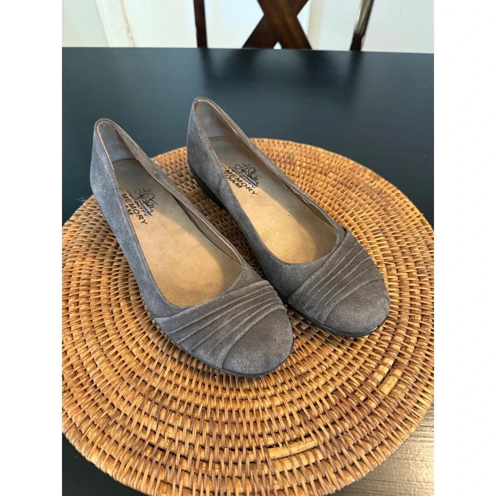 LifeStride Velocity Memory‎ Foamy Grey Faux Suede Pleated Toe shoes  9.5M